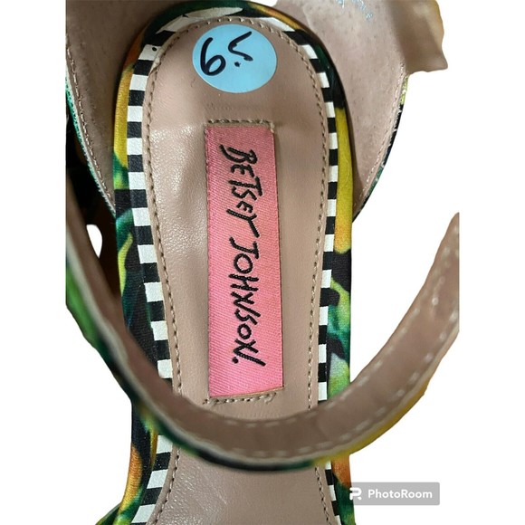 Betsey Johnson Lemon Printed Block Heals Sz.6.5 - Picture 6 of 8